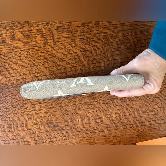 Louis Vuitton Monogram Empreinte Leather Sarah Wallet iw/ COA, Dust Bag & Box - Picture 9 of 16